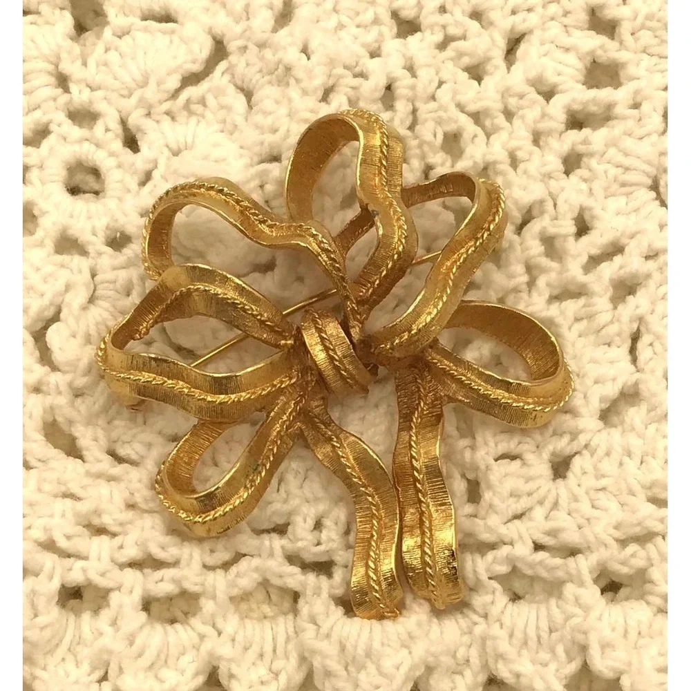 Vintage Monet Gold Tone Textured Ribbon Bow Brooch Pin Bold Statement Elegant